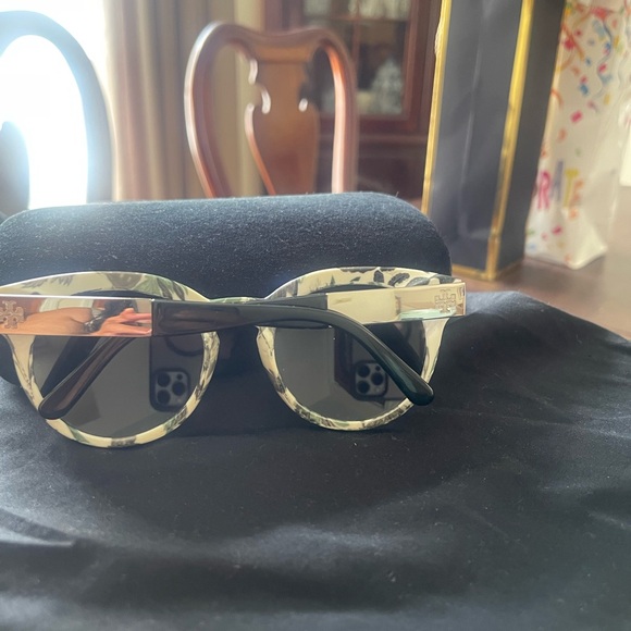 Tory Burch Floral Sunglasses - - Picture 6 of 6